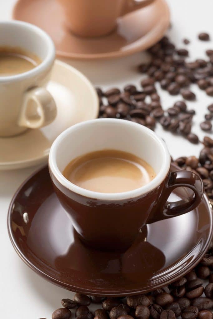 Préparation rapide de café expresso avec machine à café Lavazza